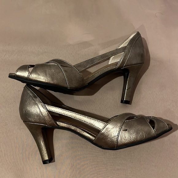 Antique Gold 3” Heels - Picture 6 of 8